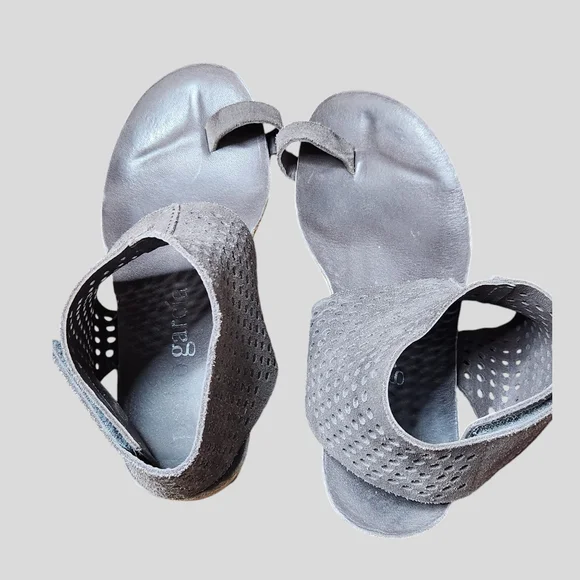 Pedro Garcia Venus Perforated Ankle Cuff Sandals - Picture 3 of 9